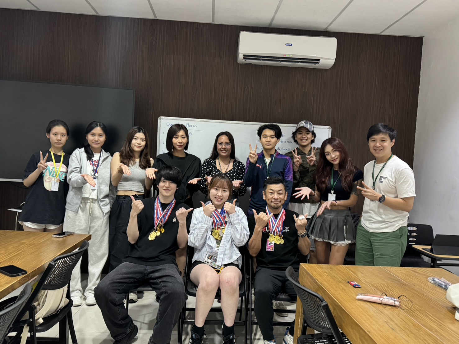 プールサイドでのランチ
